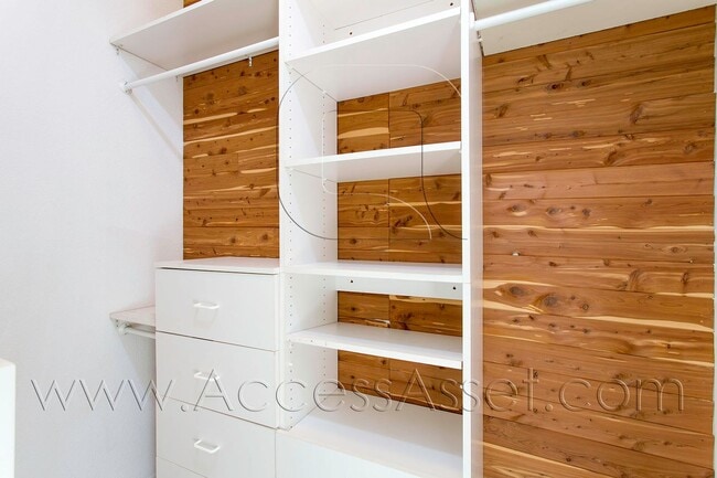 Building Photo - Single Story 3 Bedroom, 2 Bath Gem Home In Corona!