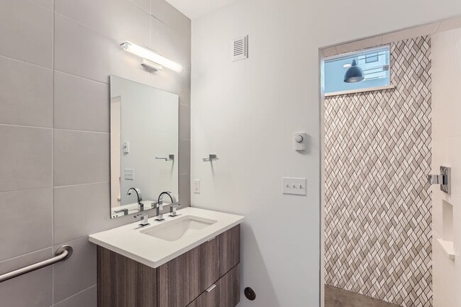 Building Photo - Luxurious 2-Bedroom Townhome with HUGE Multifunctional Space AND loft