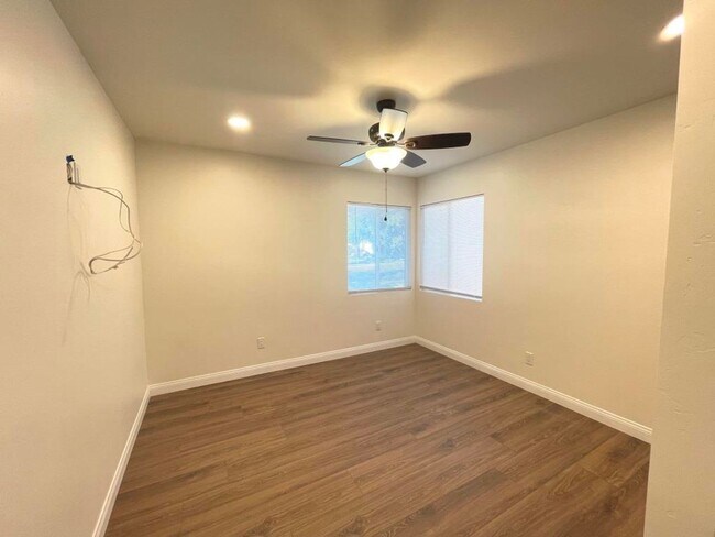 Building Photo - Like New Inside! Remodeled 3bd/2ba House In Desirable Allied Gardens Neighborhood