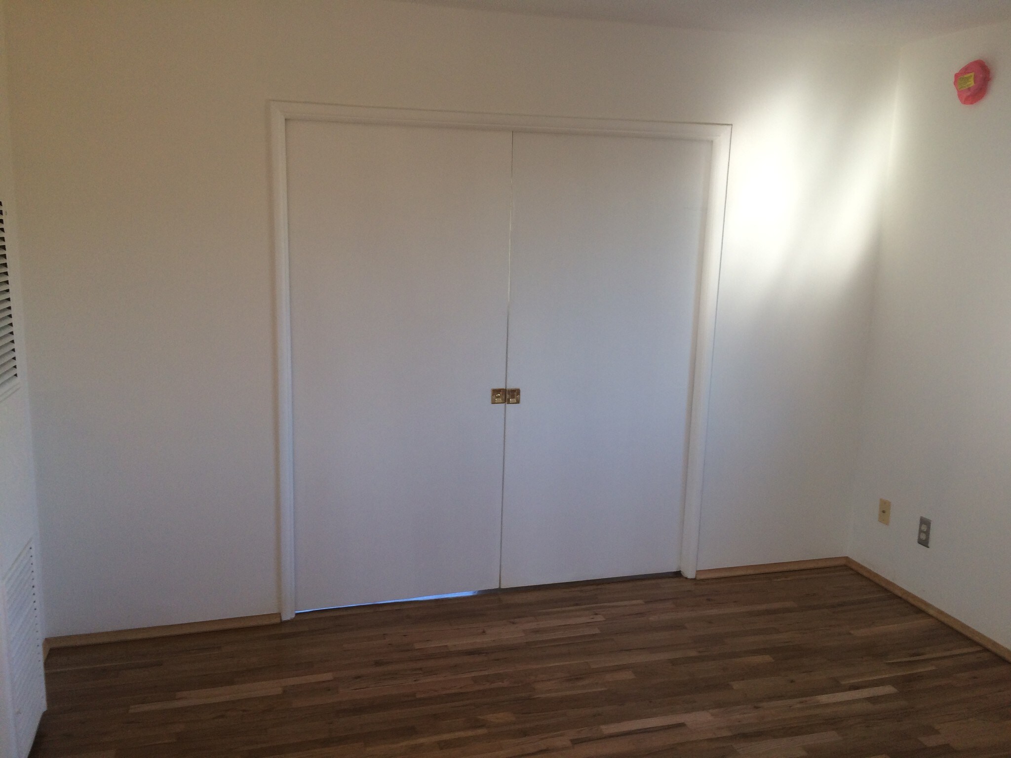 pocket doors - 1151 Sunvue Pl