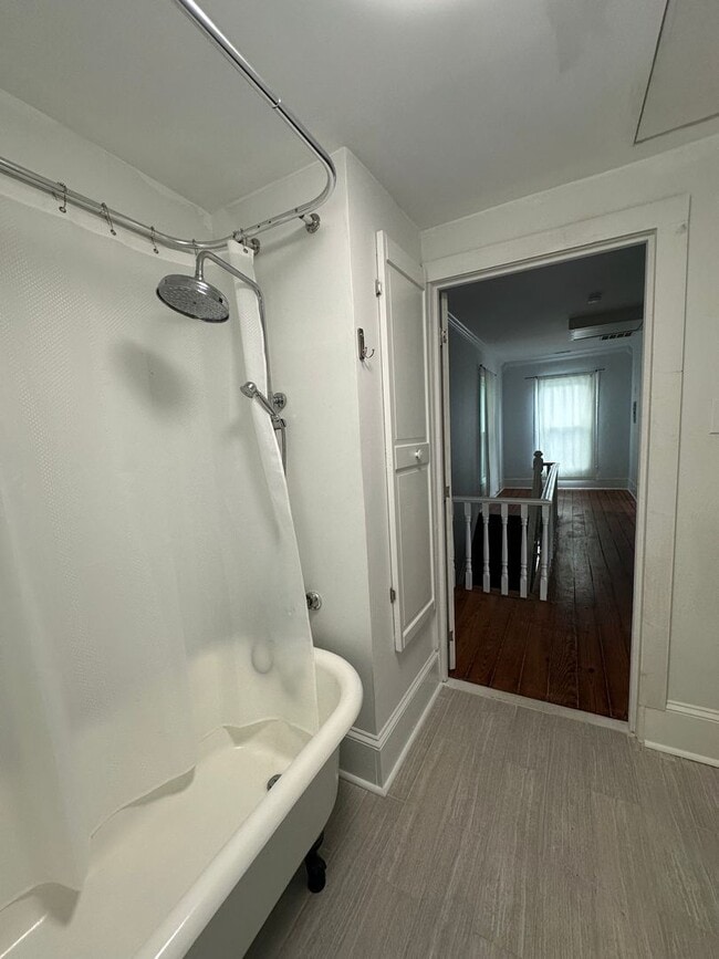 Building Photo - Historic 3 Bed 2 Bath Home in Downtown Was...