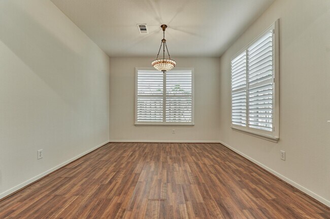 Building Photo - 89 N Apple Springs Cir