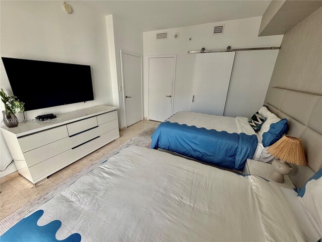 Building Photo - 88 SW 7th St