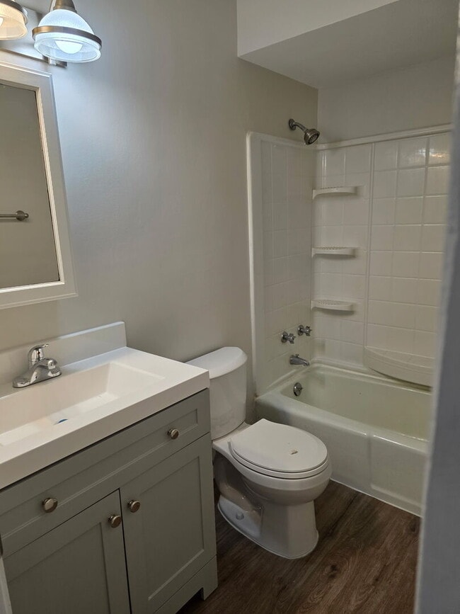 Building Photo - 668 Anita Ave