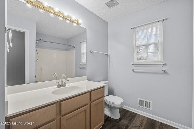 Building Photo - 11001 Bay Run Dr