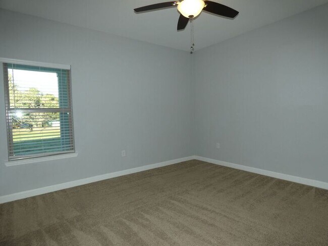 Building Photo - 4985 Creekside Ln