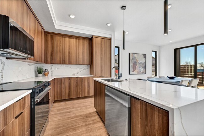 Building Photo - 1108 Emilia Ave