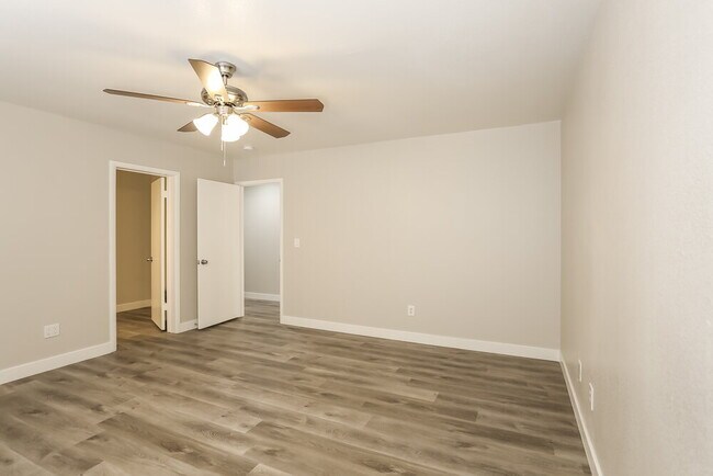 Building Photo - 523 Roberta Alecia Ave