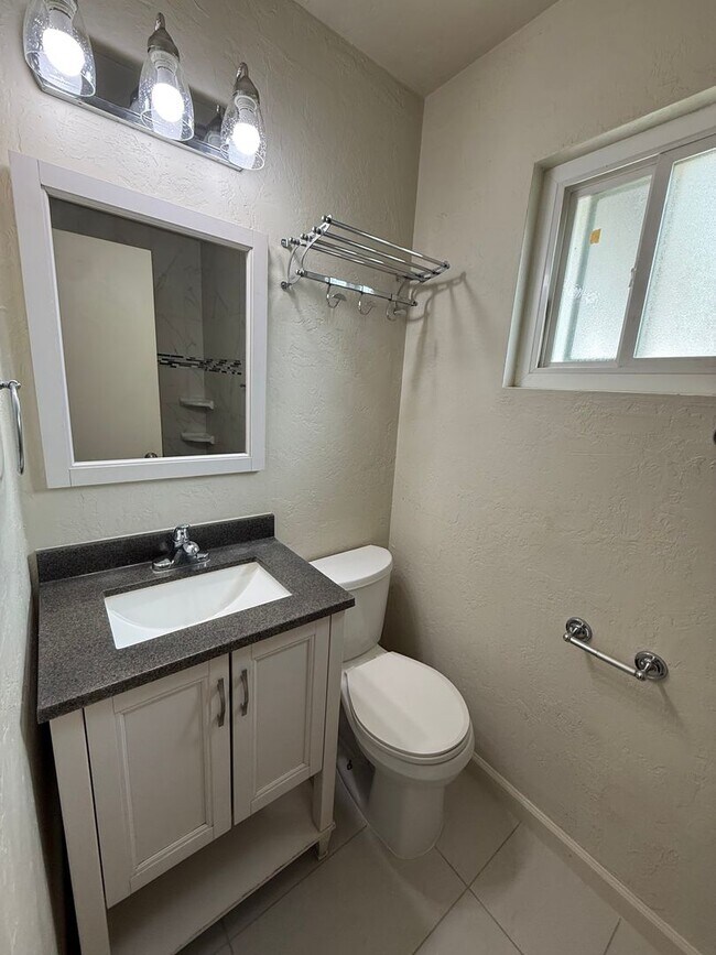 Building Photo - COUNTRY CLUB ESTATES 3 Bedroom Home available for Rent!