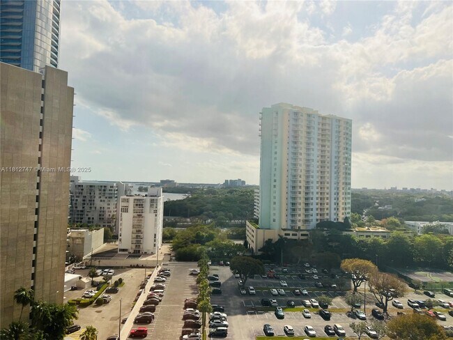 Building Photo - 2333 Brickell Ave