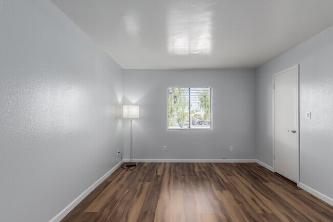Building Photo - 10444 N 69th St
