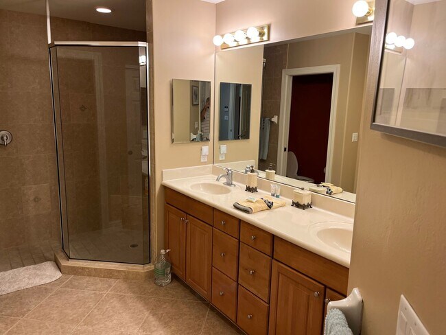 Building Photo - Stunning 3 bedroom Condo in Hammock Bay......