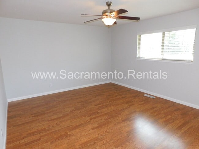 Building Photo - Wonderful Sierra Oaks 3bd/2ba Duplex with 2 Car Garage