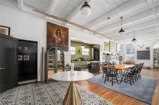 Building Photo - 4 Pallas St