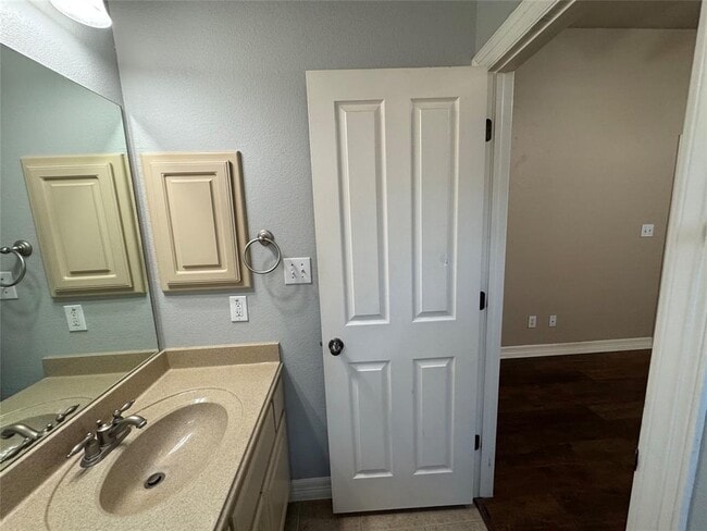 Building Photo - 1220 Pine Forest Cir