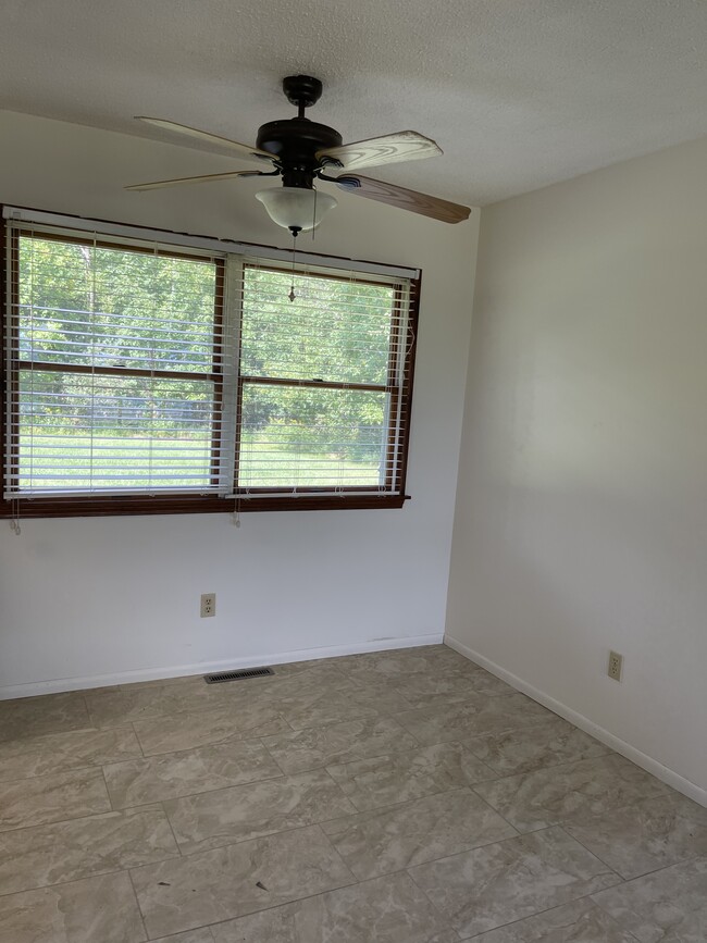 Building Photo - 15266 Doyle Rd