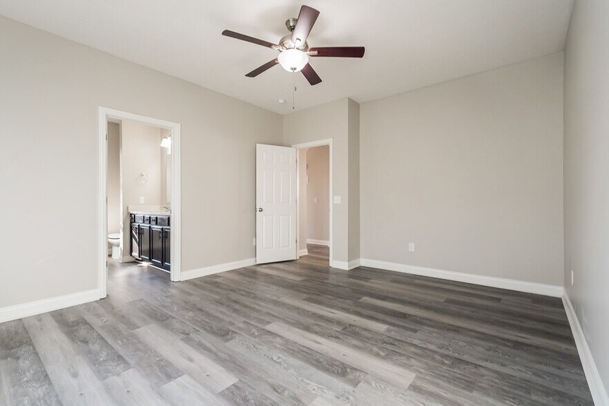 Building Photo - 6062 Caplinger Ave