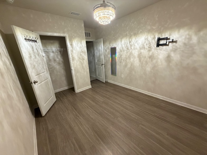 Building Photo - 327 Raspberry Rd