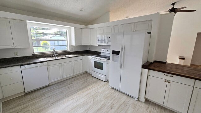 Building Photo - 211 N Cervidae Dr