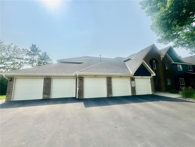 Building Photo - 2575 Heritage Dr