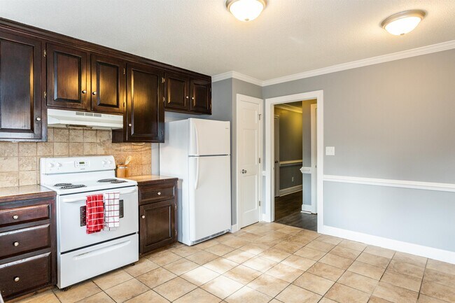 Building Photo - 1719 Centre St W