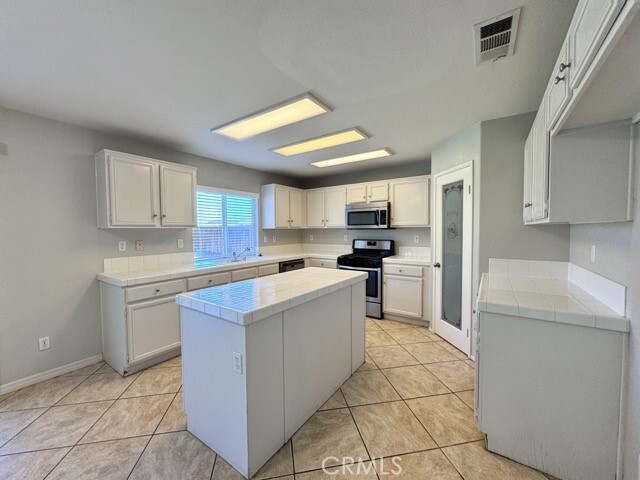 Building Photo - 37876 Amberleaf Ct