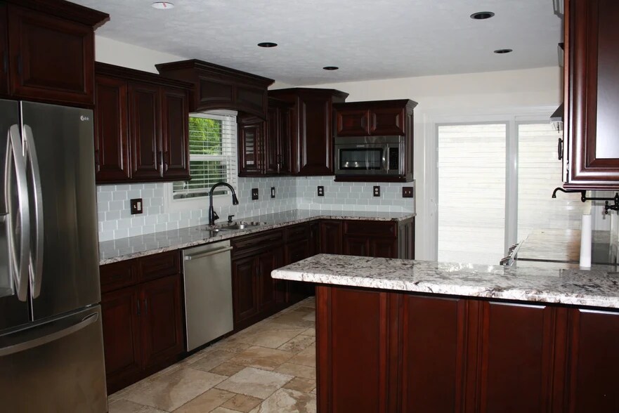 Building Photo - 1515 E Maxwell Ln