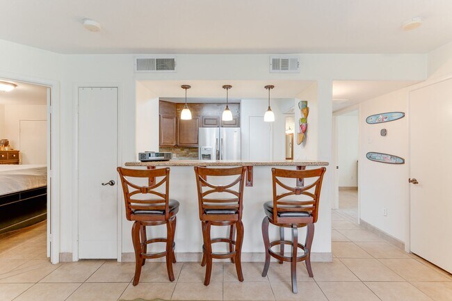 Building Photo - Bright First-Floor 2-Bedroom Condo with Private Patio in Silverado Ranch!