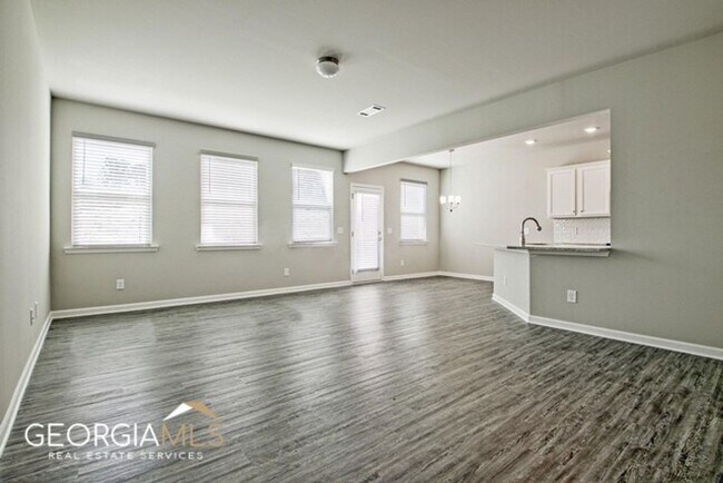 Building Photo - Prime Newnan Location! 2023 build, 3 bedroom townhome within walking distance to Downtown, The LI...