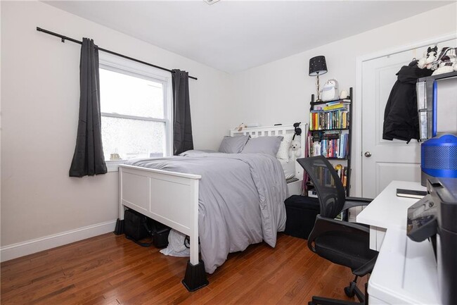 Building Photo - 255 Waterman St