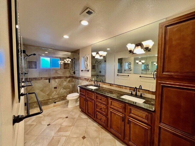 Building Photo - MOVE IN SPECIAL! ! Beautiful 3 bedroom 3 b...