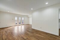 Building Photo - 478 N Post Oak Ln