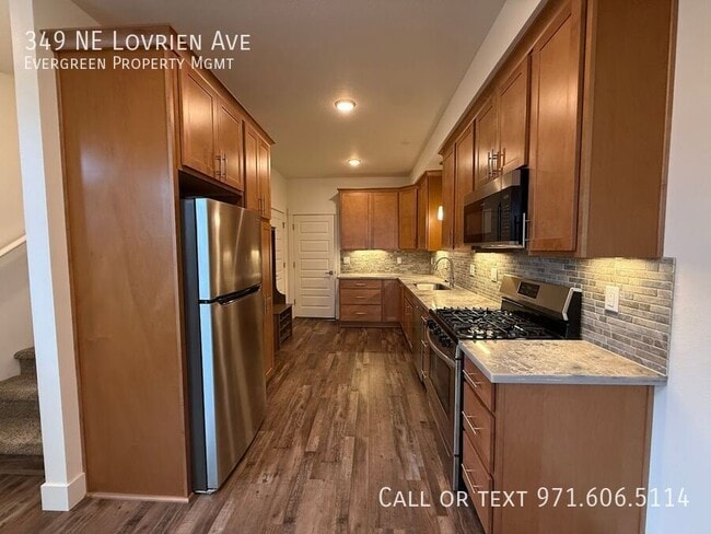 Building Photo - 349 NE Lovrien Ave