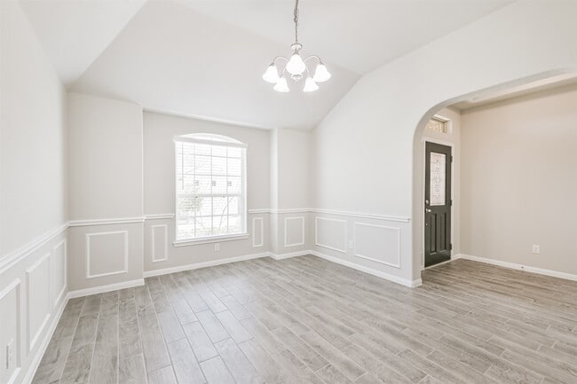 Building Photo - 419 Lazy Ln