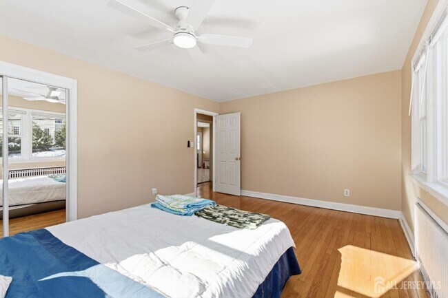 Building Photo - 219 Plainfield Rd