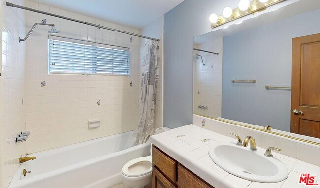 Building Photo - 4339 Alhama Dr