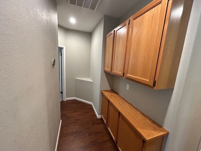 Building Photo - Beautiful Brookside Home 3 Bedroom/2 Bath