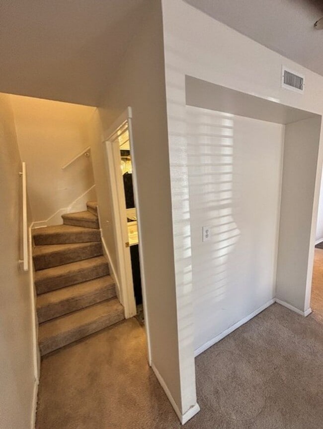 Building Photo - (1) Bed/(1.5) Bath Cardinal Creek Condo Avail NOW!