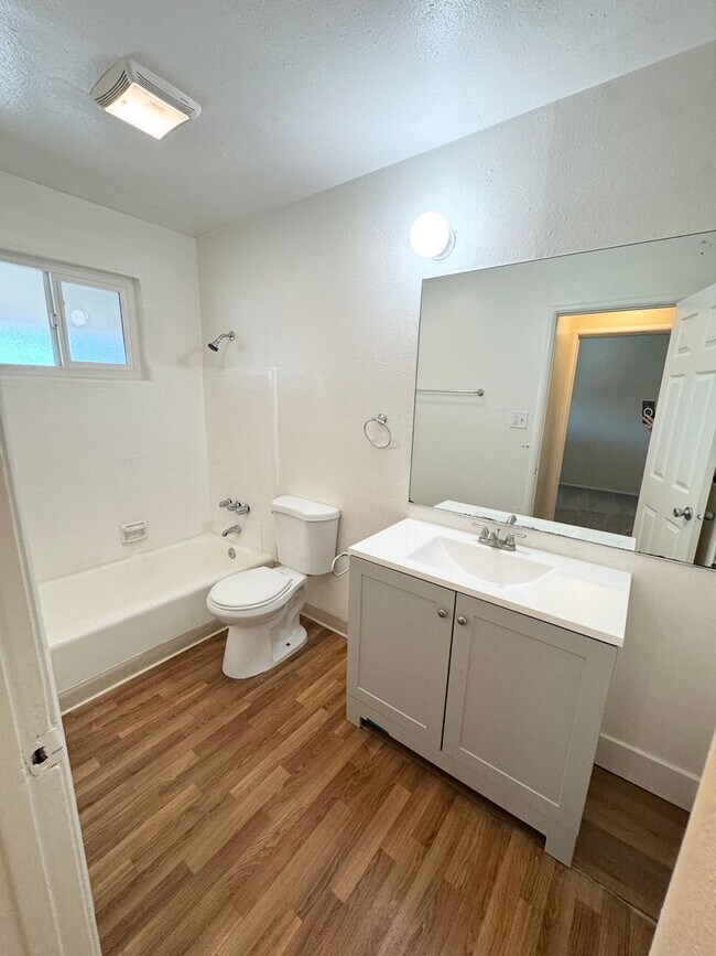 Building Photo - Move-In Special + Private Patio – Available Now! North Highlands