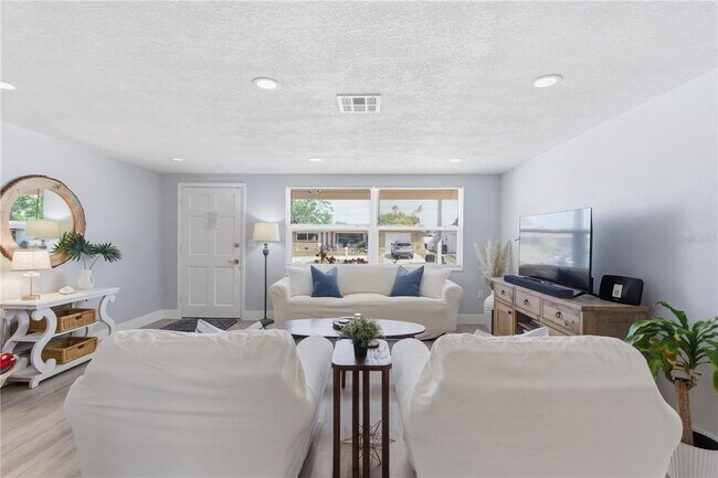 Building Photo - 7608 Sue Ellen Dr