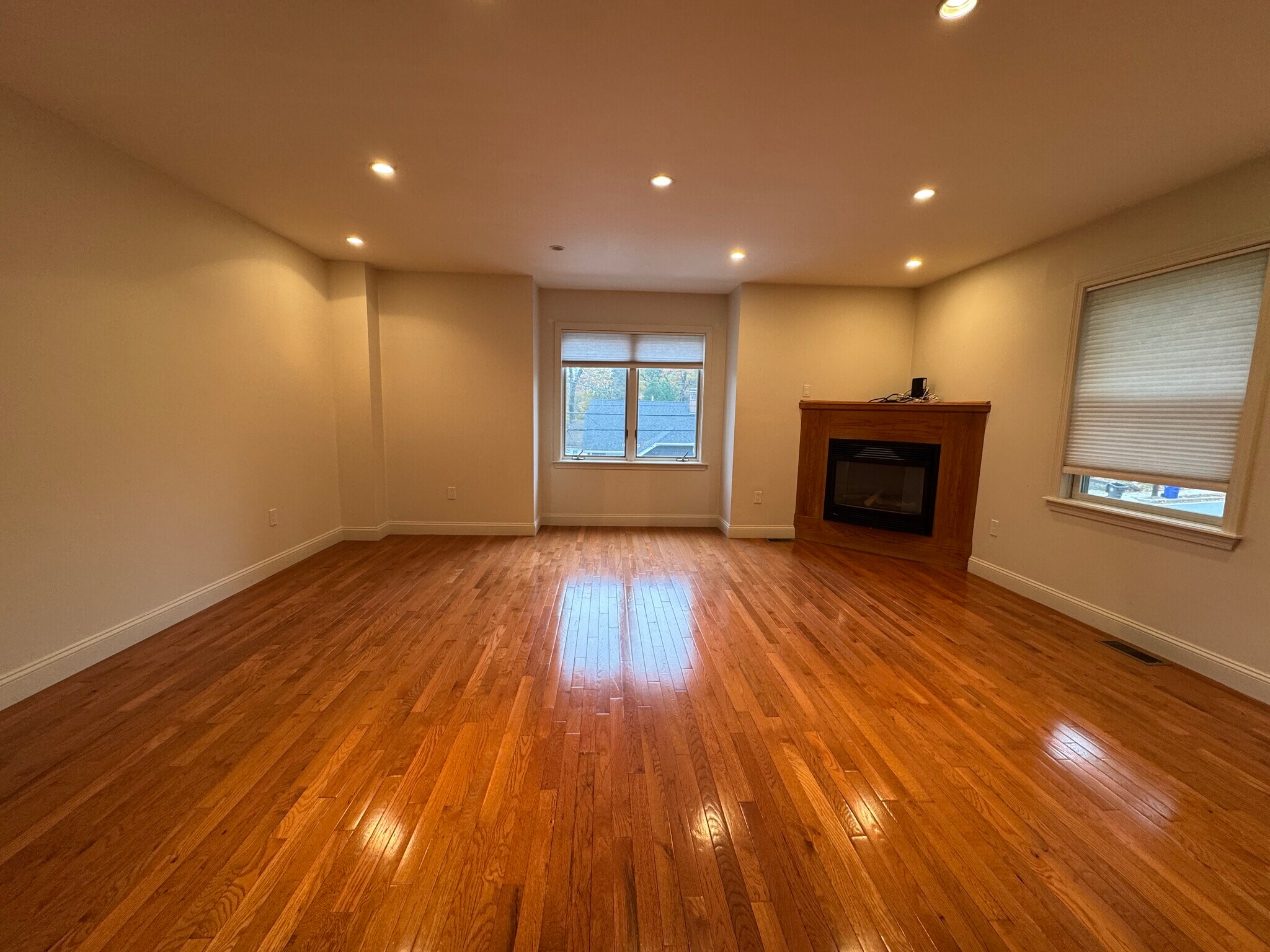 Building Photo - 195 Forest St