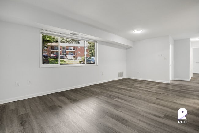 Building Photo - 6421 Hil-Mar Dr