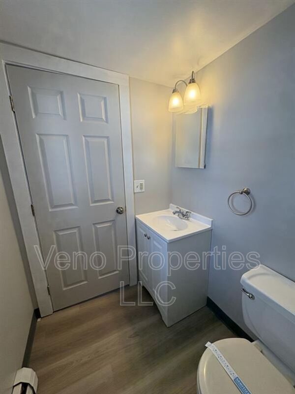 Building Photo - 24 W Main St