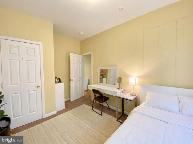 Building Photo - 2010 N Carlisle St