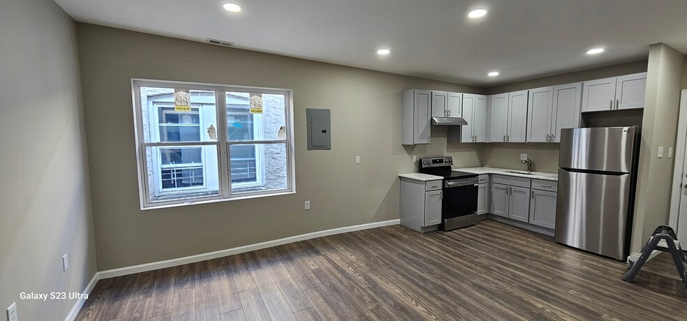 Building Photo - 718 Drexel Ave
