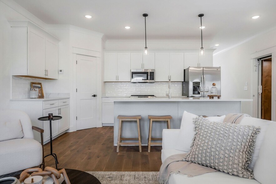 Building Photo - 207 S High St