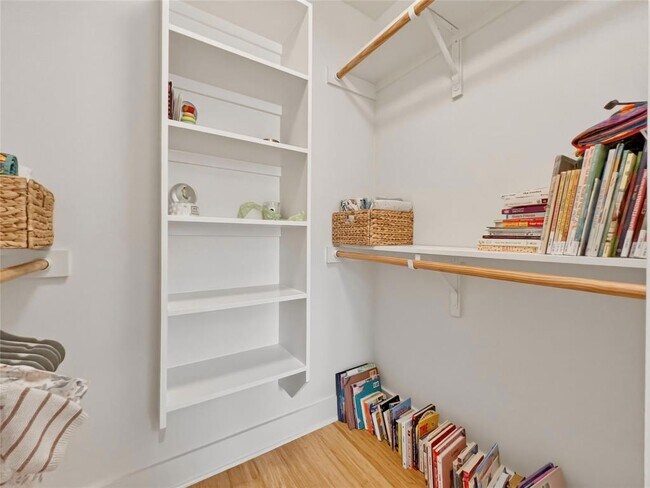 Building Photo - 2118 Brackenridge St