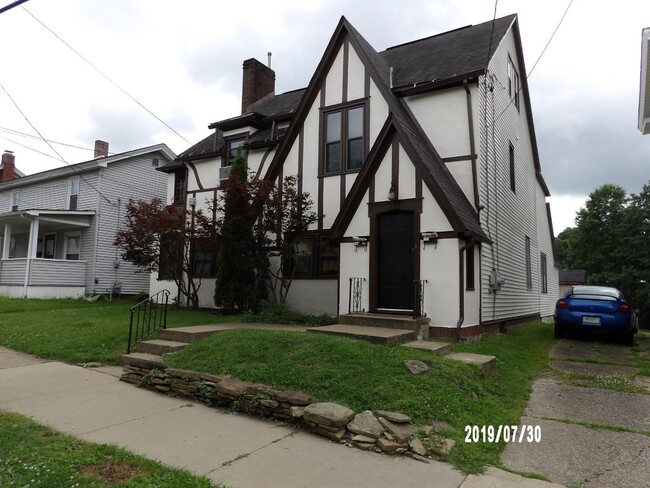 Building Photo - 432 Pine St