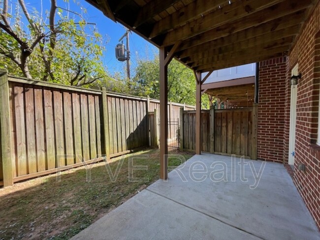 Building Photo - 1295 Lullwater Park Cir