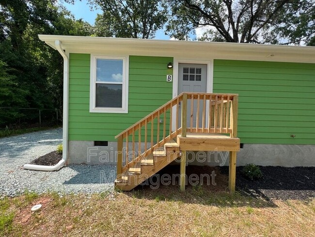 Building Photo - 223 N Briggs Ave